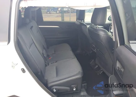 2015 Toyota Highlander Le Plus V6 z USA, uszkodzony, nr VIN 5TDBKRFH5FS181543